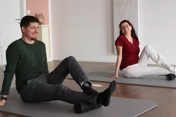 Faszienrollmassage mit Pateint